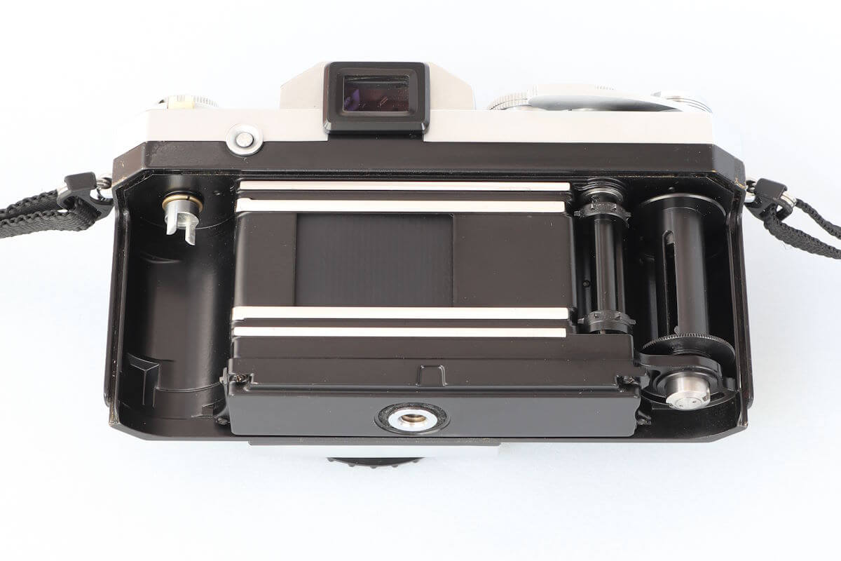 The Nikon F features durable titanium foil shutter curtains