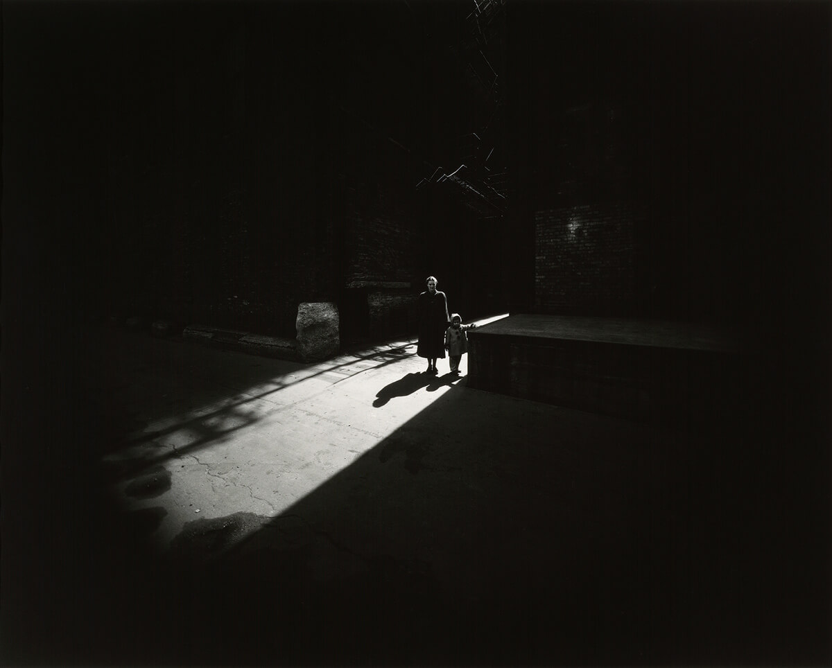 Harry Callahan, Eleanor and Barbara, Chicago (1953)