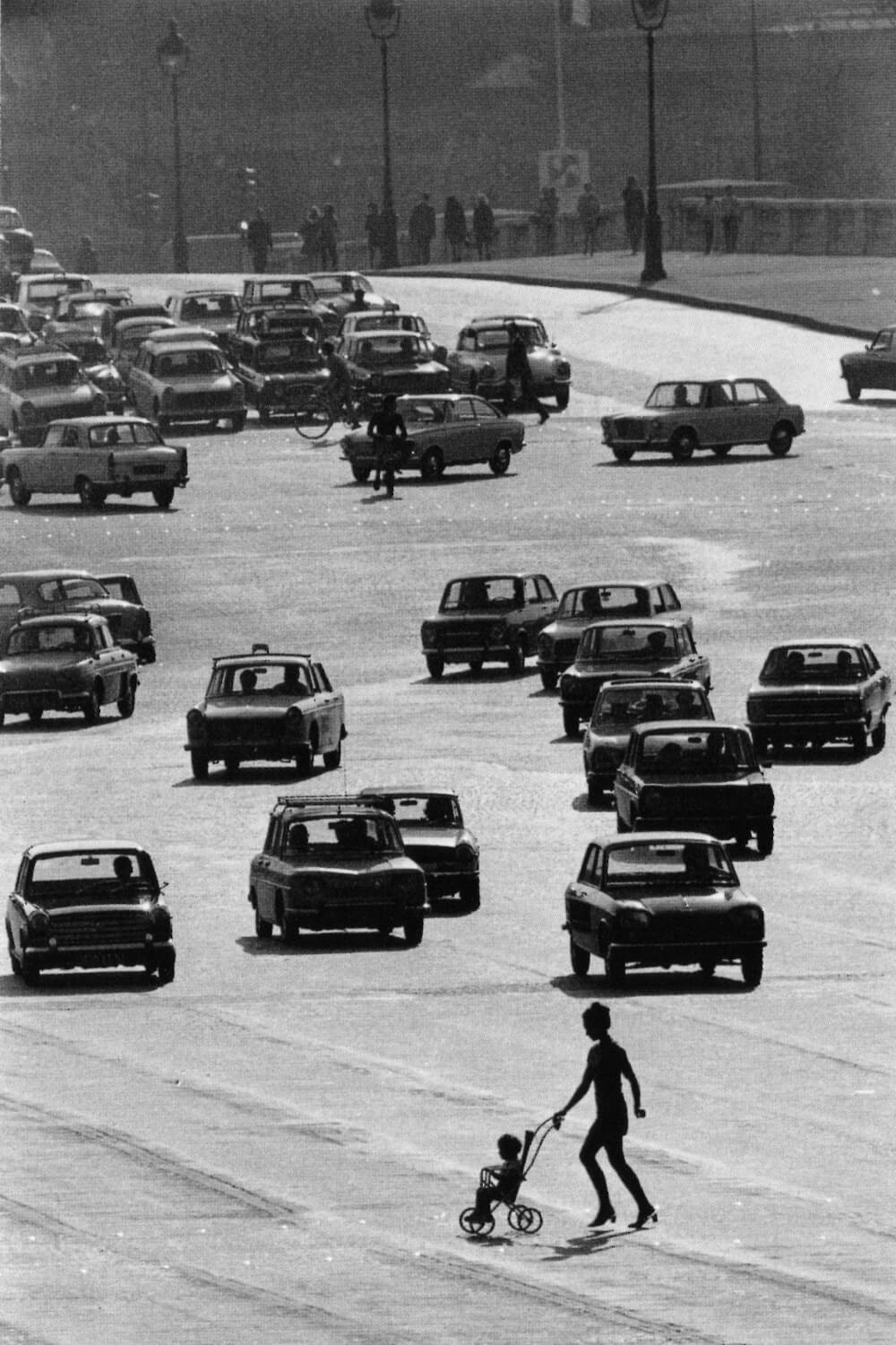 Robert Doisneau, La Meute (The Pack), Place de la Concorde (1969)